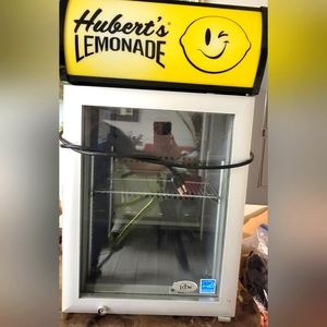 Nevera pequeña en muy buenas condiciones, poco uso ,